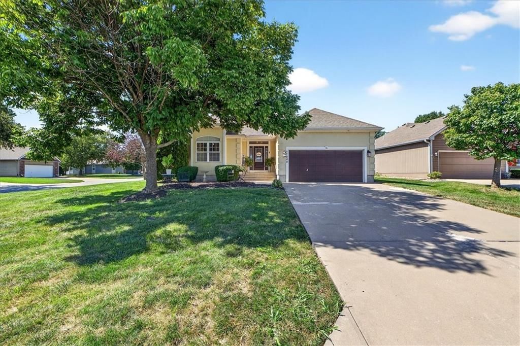 Photo 5 of 53 - 1800 Meadowlark Court