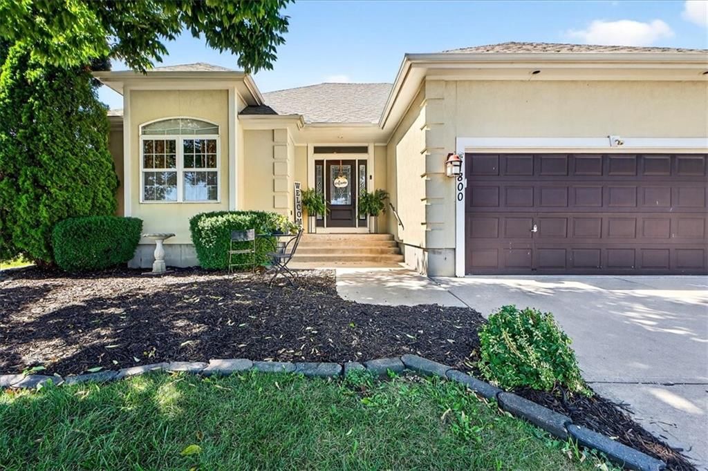 Photo 8 of 53 - 1800 Meadowlark Court