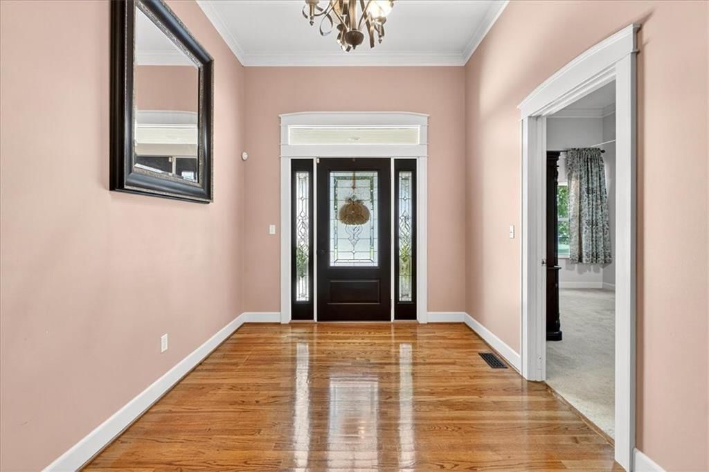 Photo 10 of 53 - 1800 Meadowlark Court