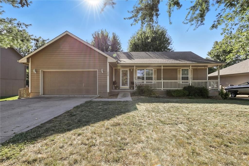 1404 Stonecrest Drive — photo 2