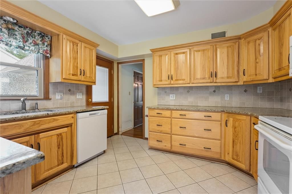 9405 W 106 Street — photo 15