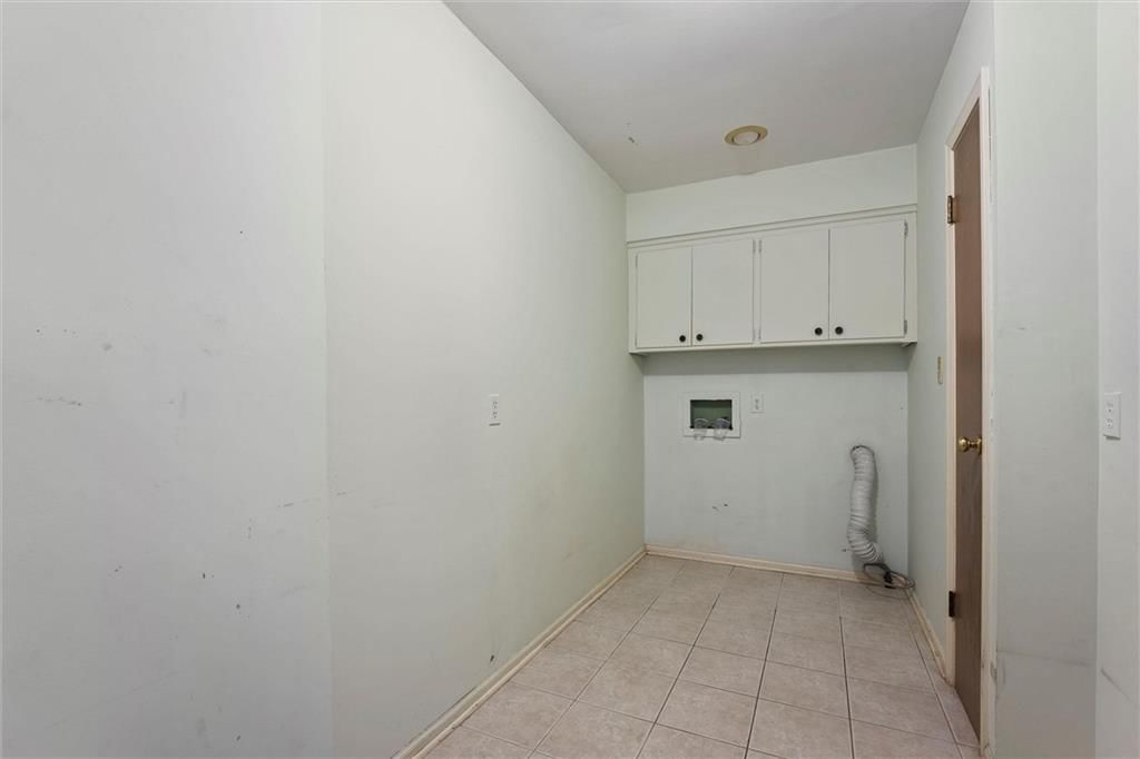 9405 W 106 Street — photo 26