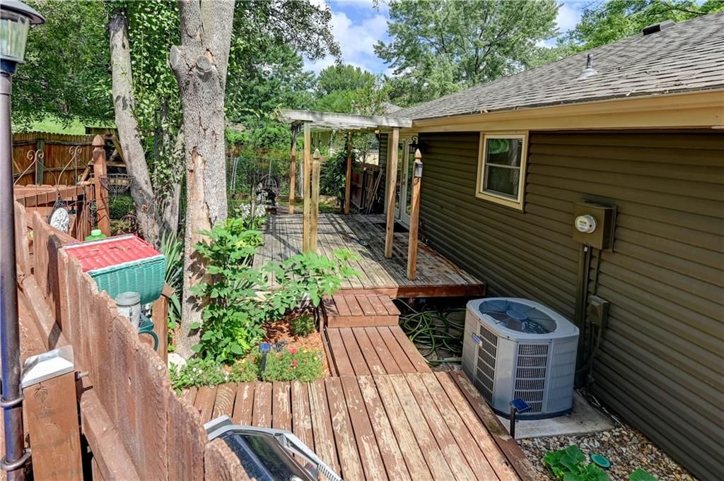 205 SE 2nd Street — photo 34