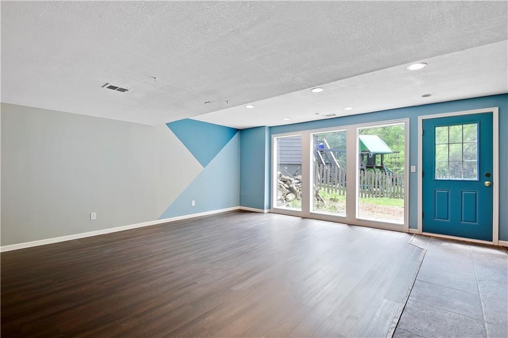 6330 N Nevada Avenue — photo 45