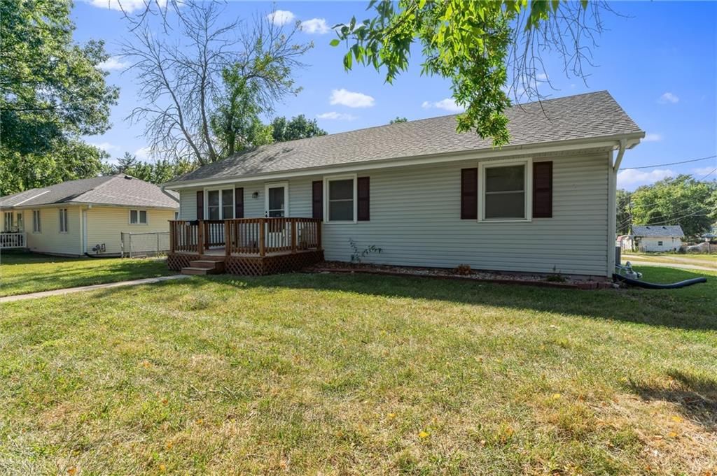 216 S Nettleton Street — photo 2