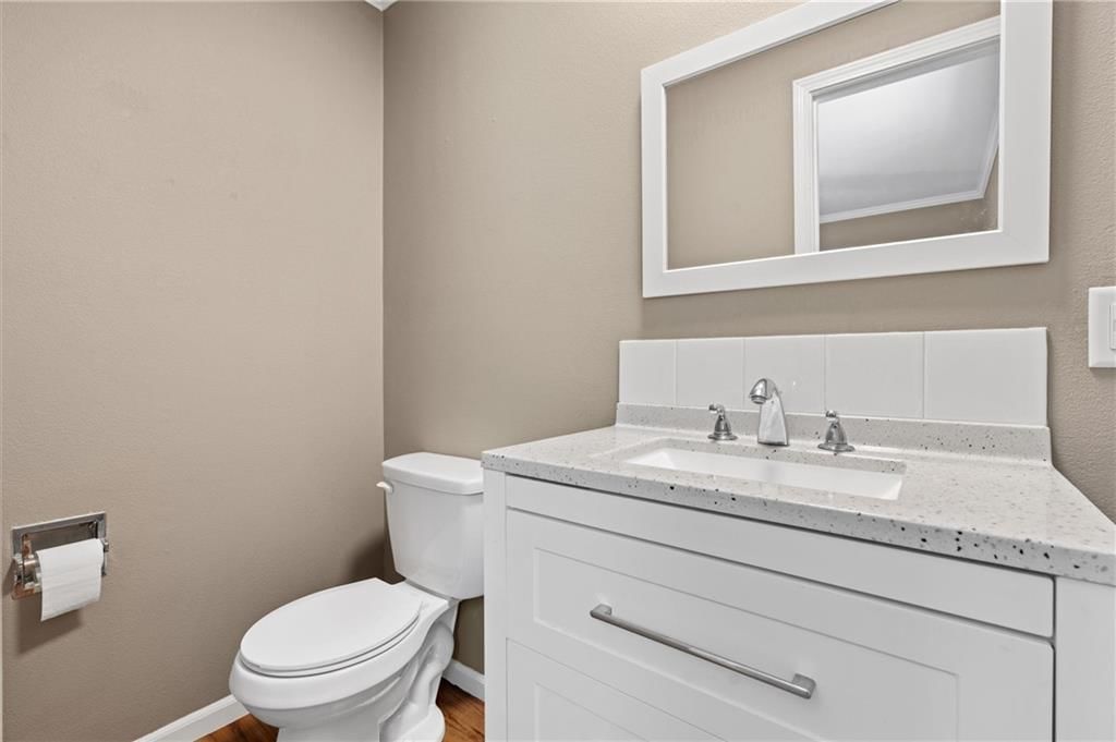 216 S Nettleton Street — photo 15