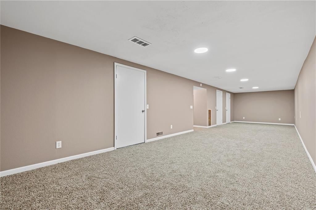 216 S Nettleton Street — photo 24