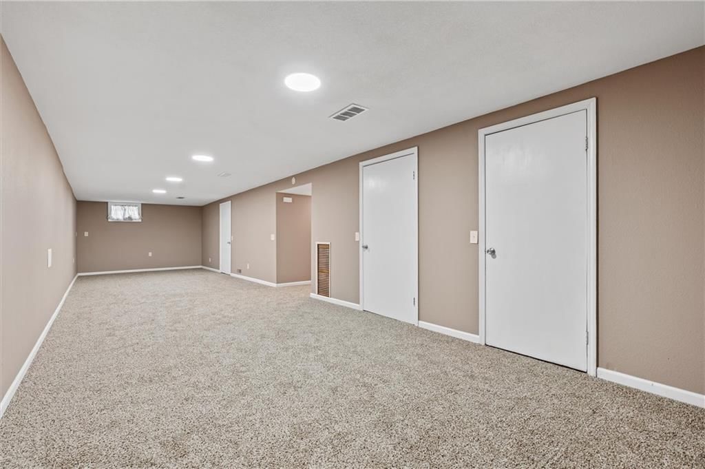 216 S Nettleton Street — photo 25