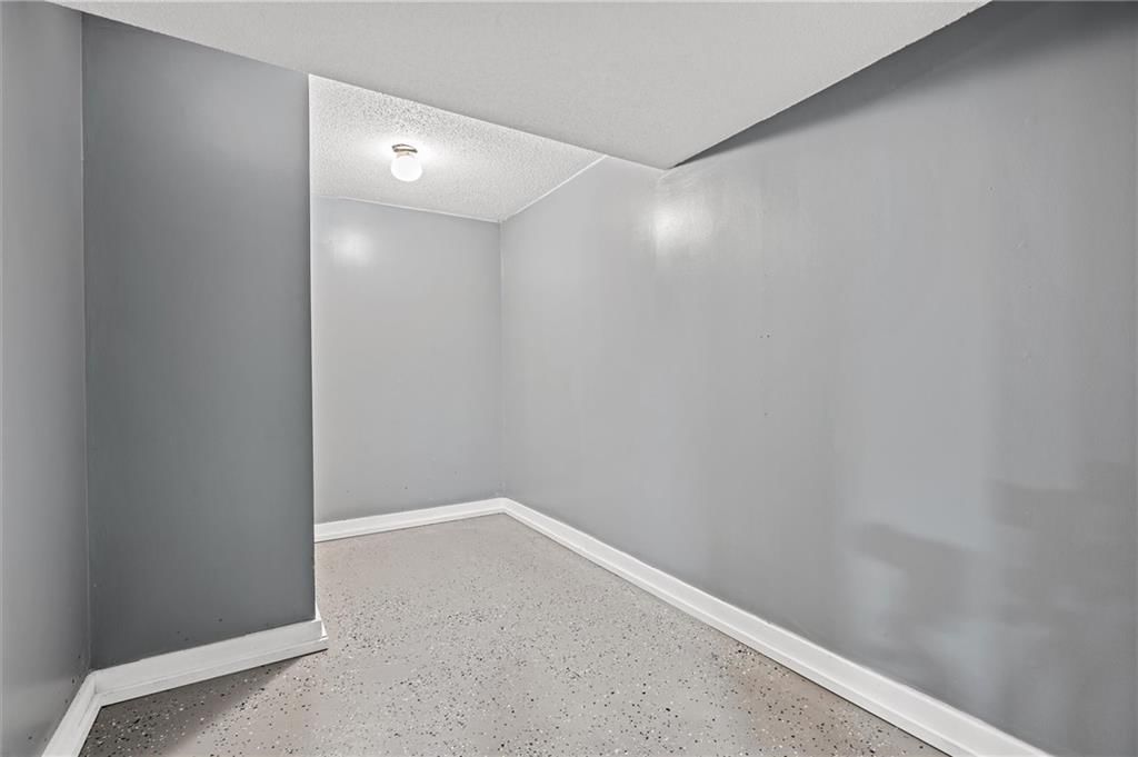 216 S Nettleton Street — photo 26