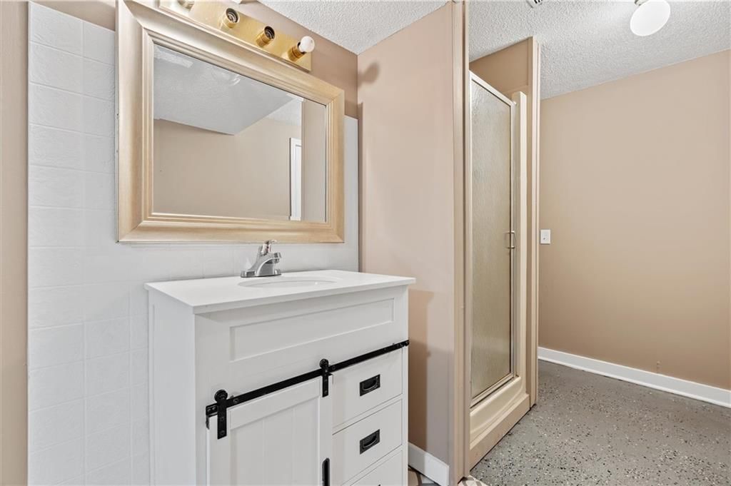 216 S Nettleton Street — photo 27