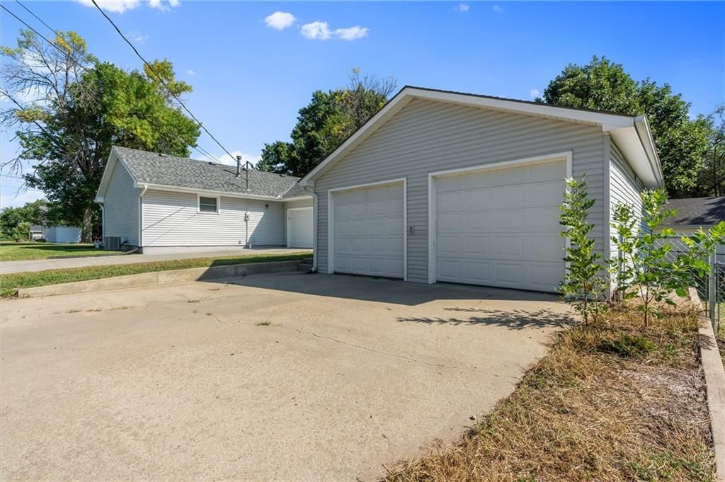 216 S Nettleton Street — photo 32