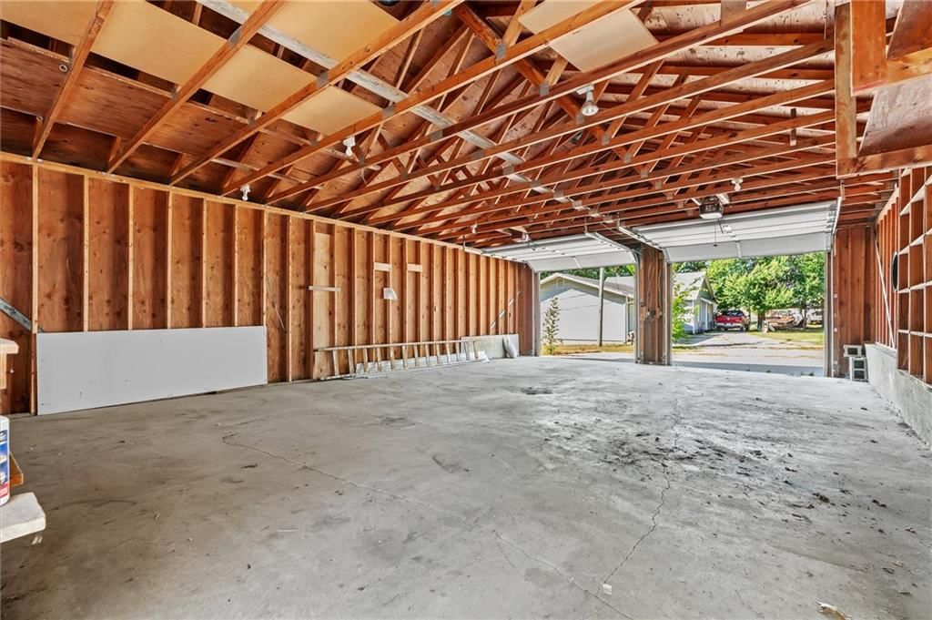 216 S Nettleton Street — photo 34