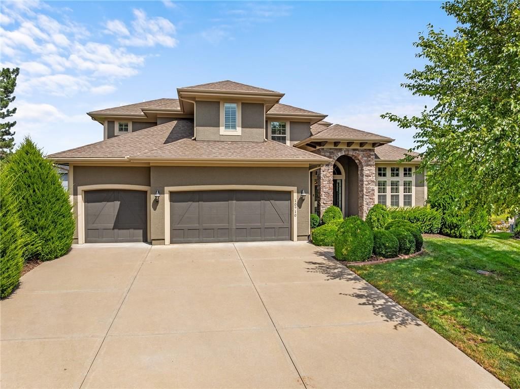 10710 W 158th Terrace, Overland Park, KS