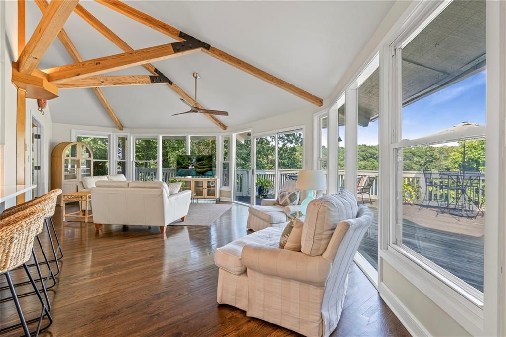 4728 Black Swan Drive — photo 2
