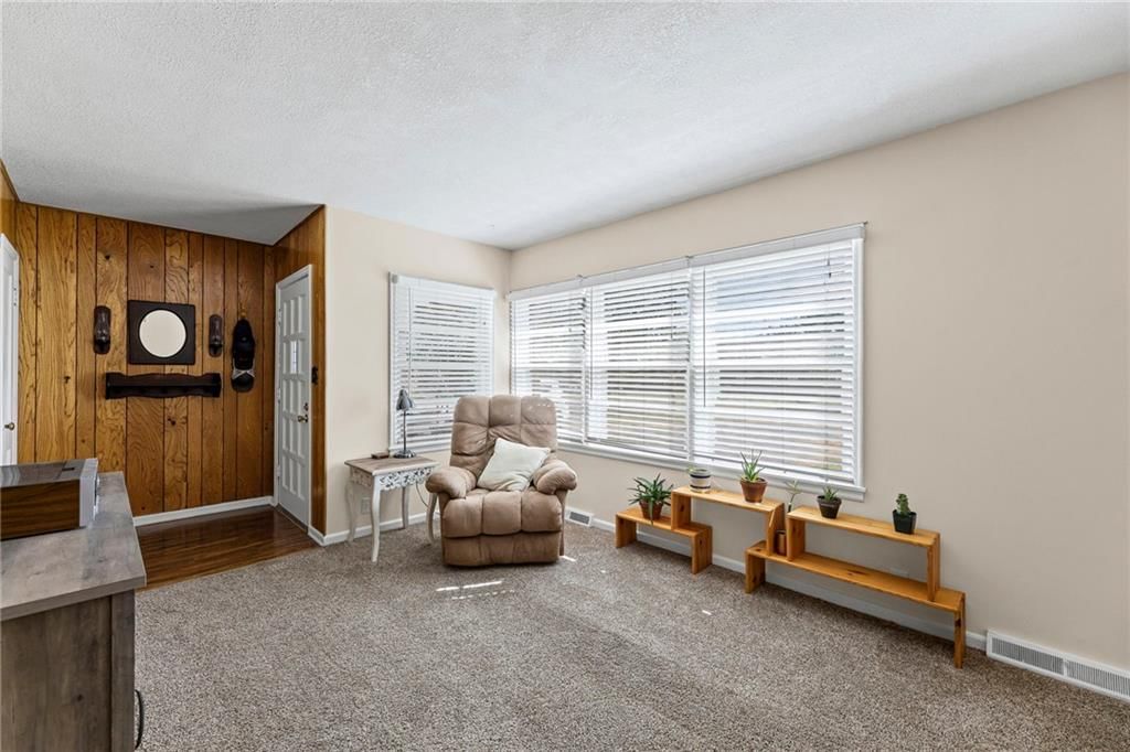 619 S Harrison Street — photo 4