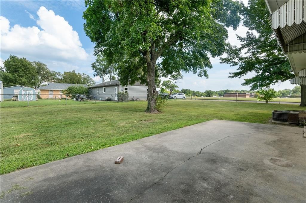 1821 S Ingram Avenue — photo 32