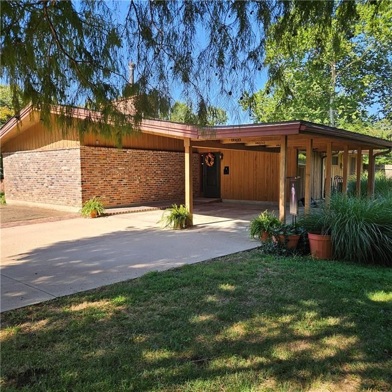 206 Crestwood Lane — photo 3
