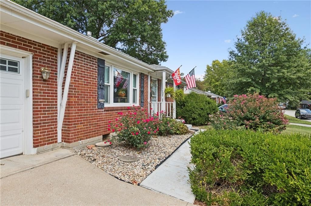 1410 SW Highway Lane — photo 3