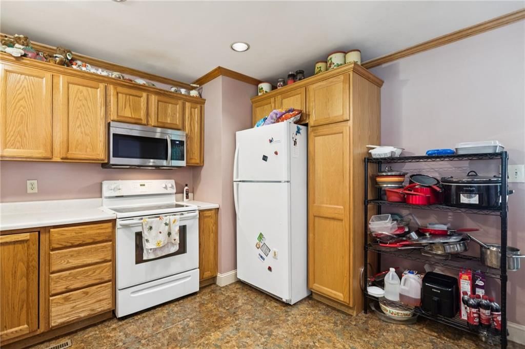 1410 SW Highway Lane — photo 8