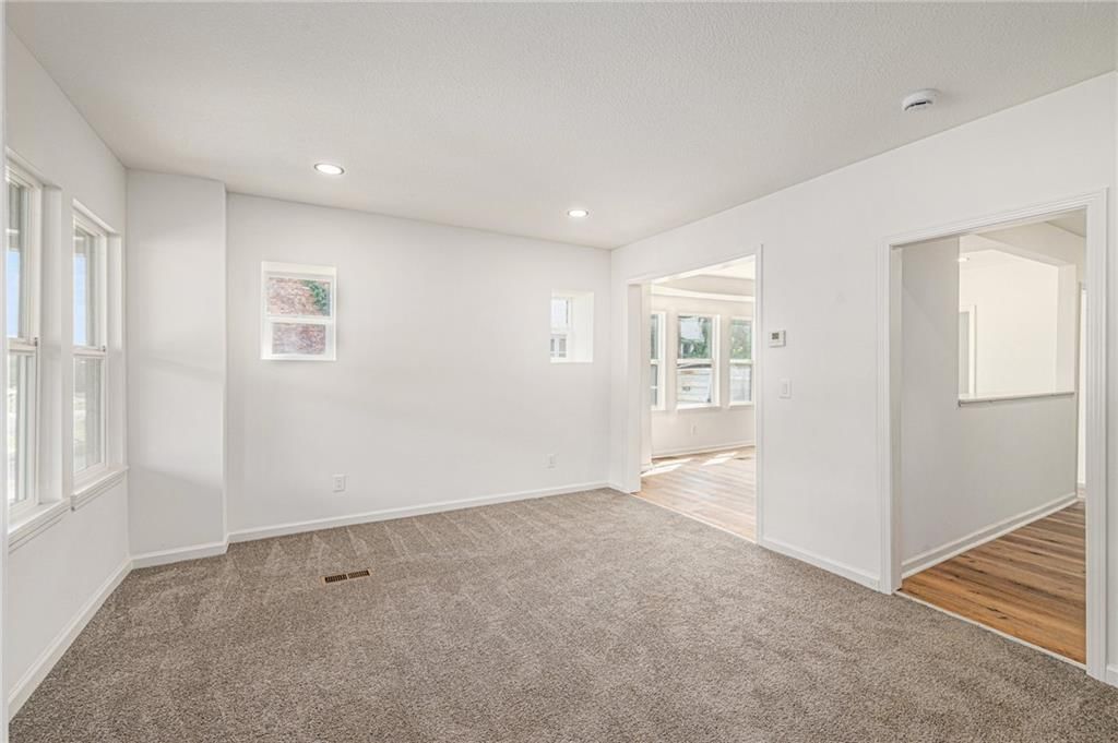 4234 Prospect Avenue — photo 7