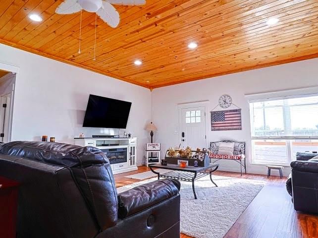 215 NE E Highway Highway — photo 11