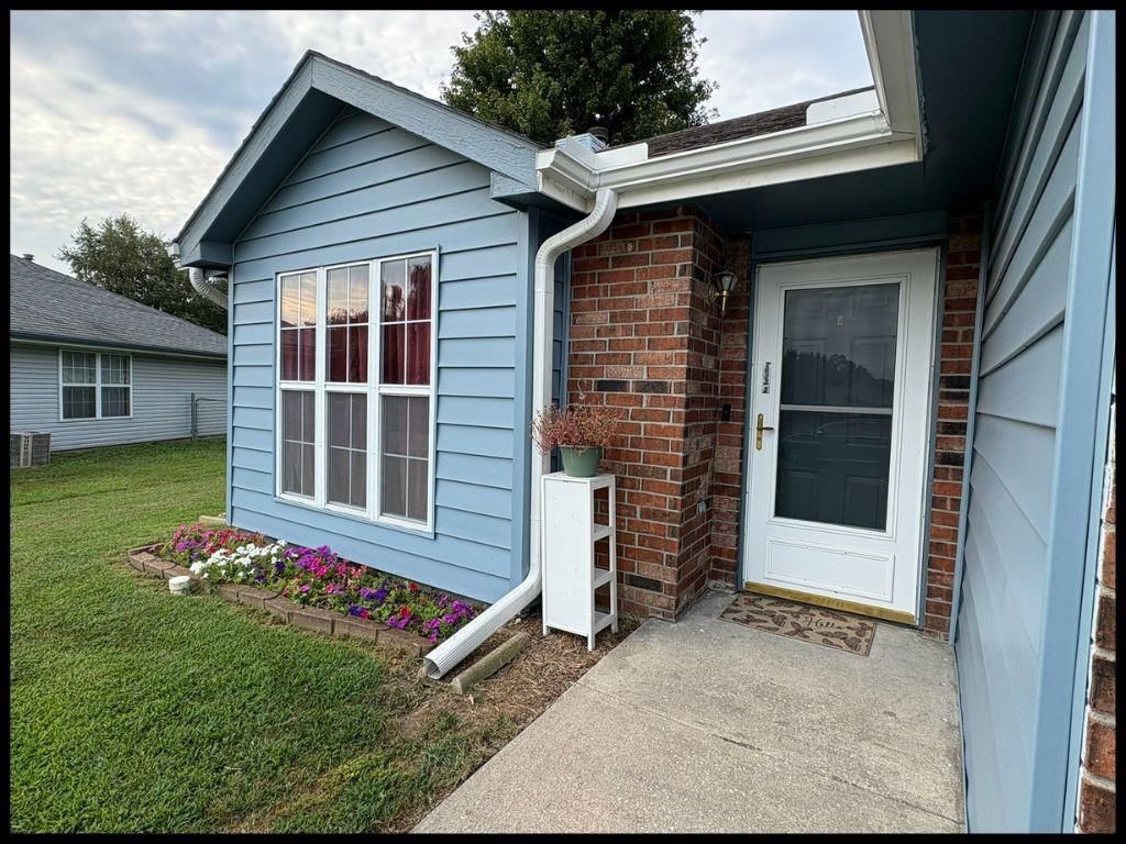 1002 Weschester Court — photo 2