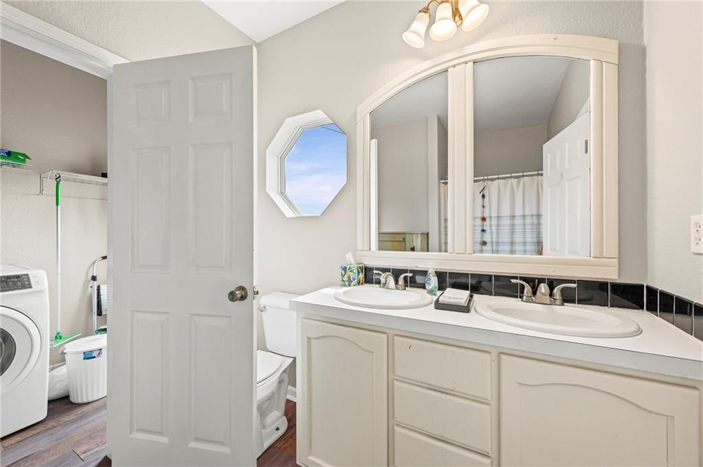 1408 Oak Street — photo 14