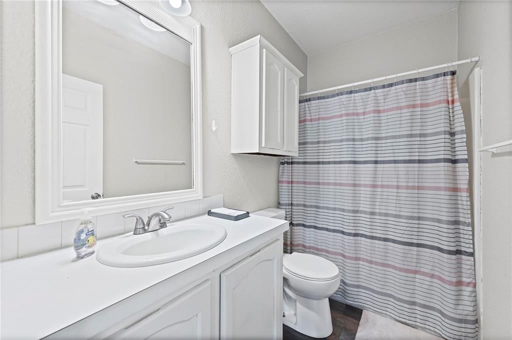1408 Oak Street — photo 18