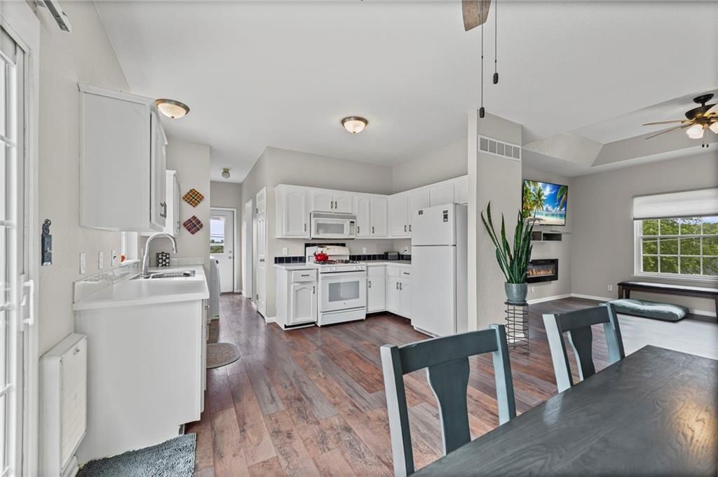 1408 Oak Street — photo 6