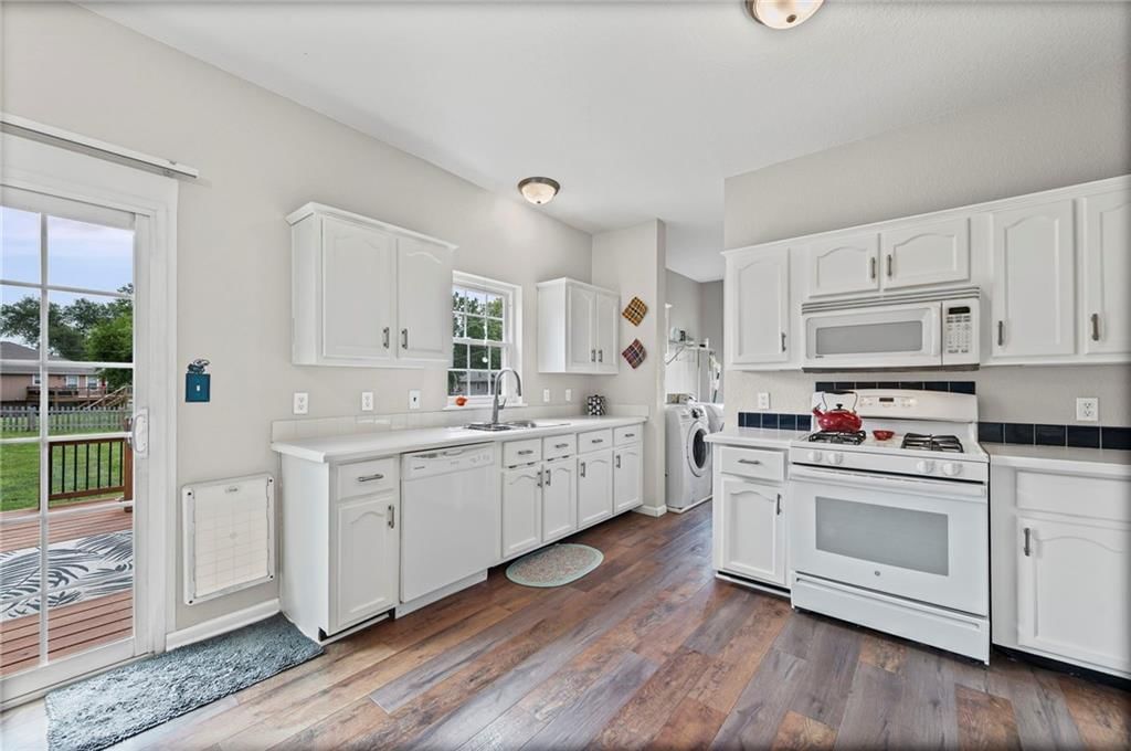 1408 Oak Street — photo 9