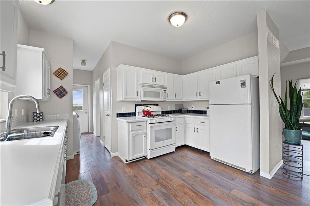 1408 Oak Street — photo 10