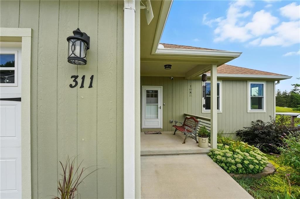 311 Summerset Drive — photo 2