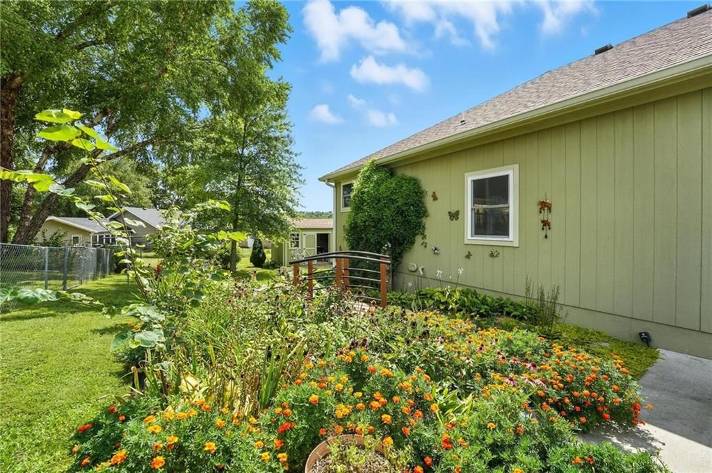 311 Summerset Drive — photo 4