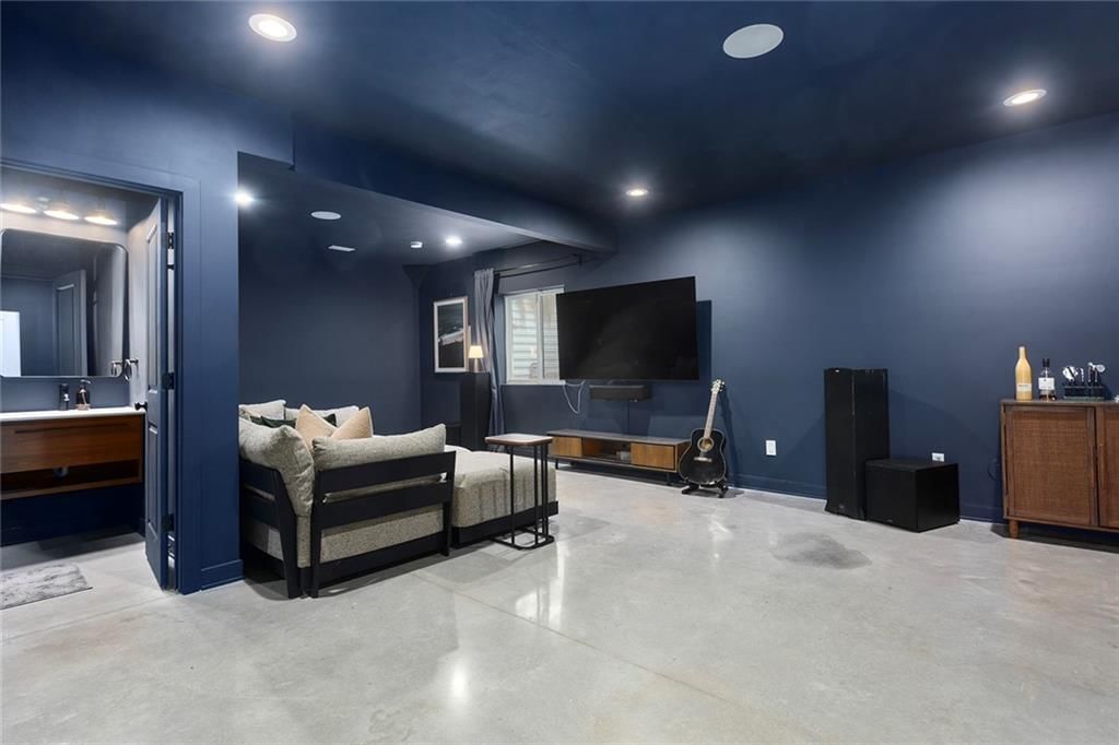 2028 Olive Street — photo 35