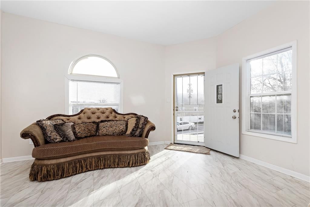 1411 Seneca Street — photo 5