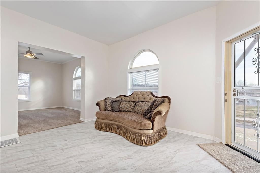 1411 Seneca Street — photo 6