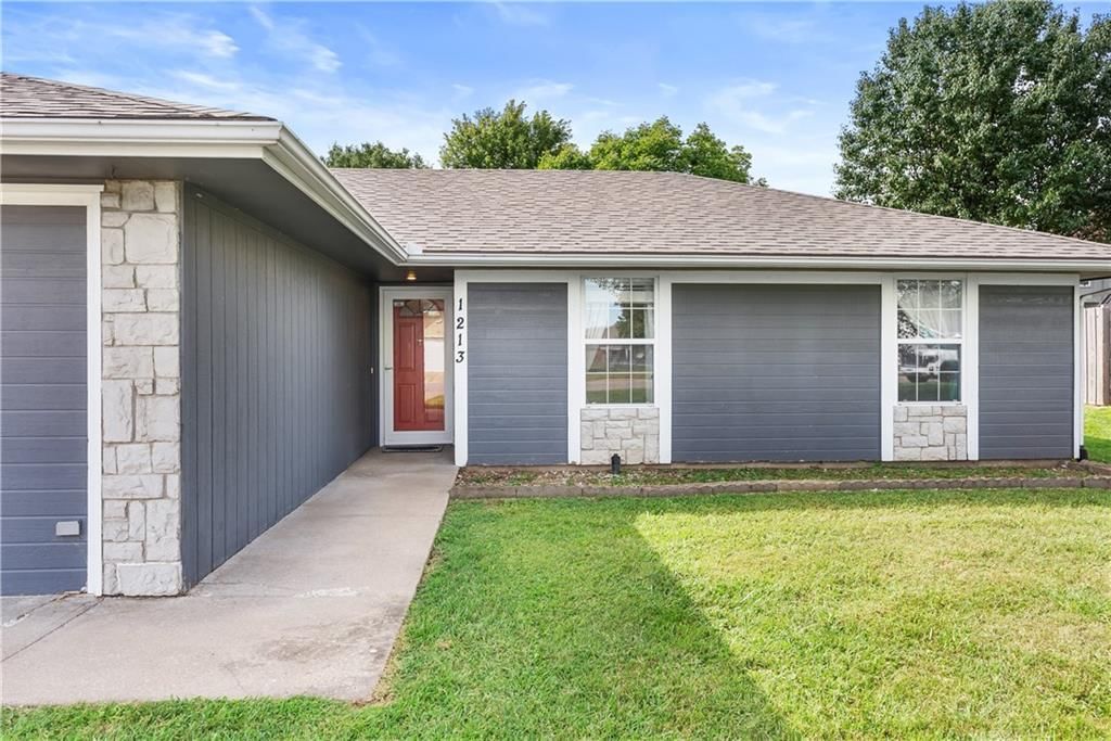 1213 DEAN Drive — photo 2