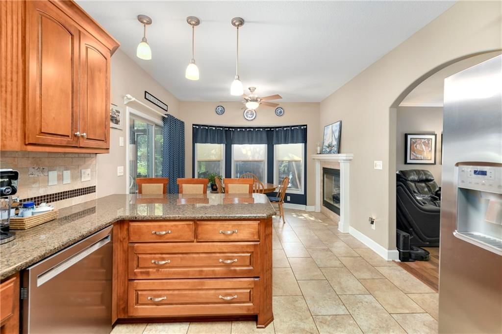 6925 Lakeshore Drive — photo 17