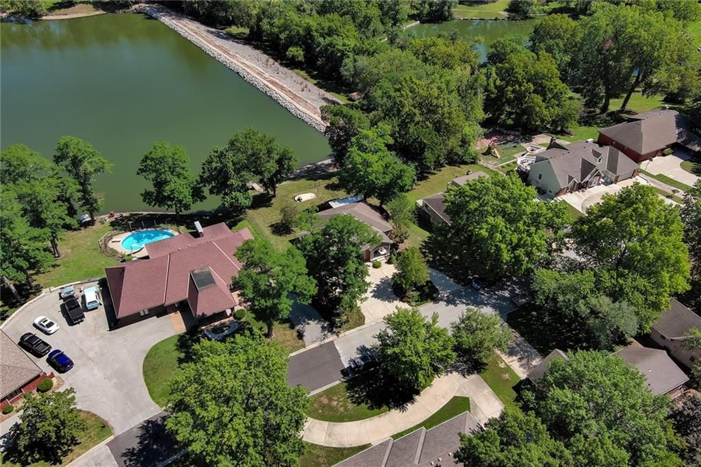 6925 Lakeshore Drive — photo 59