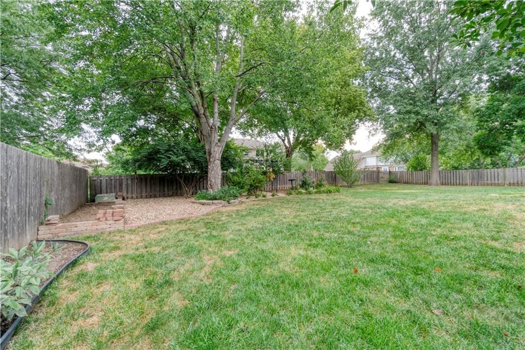813 NW High Point Drive — photo 35