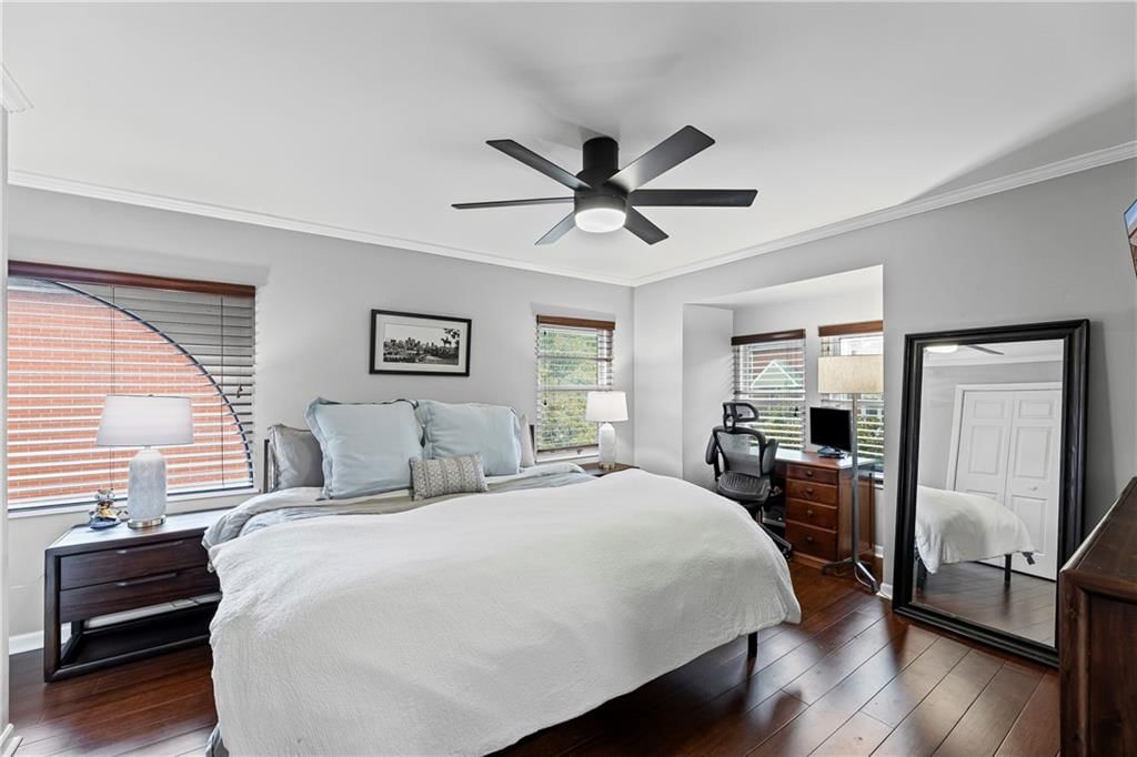 451 W 10th Street — photo 14