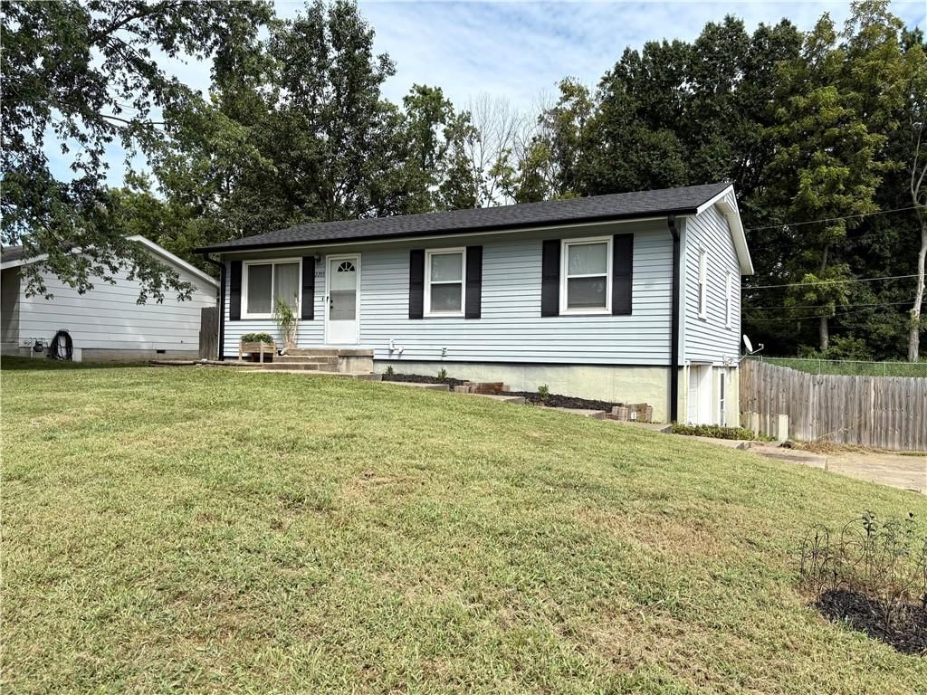 2205 Jil Street — photo 2