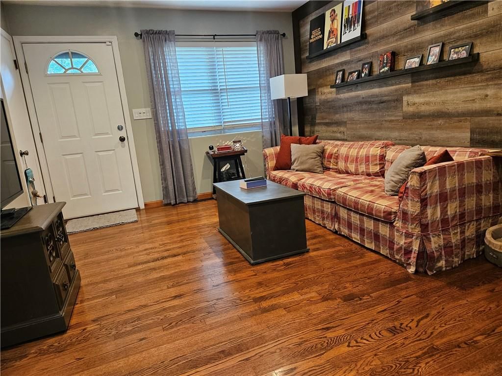 2504 S Crescent Avenue — photo 3
