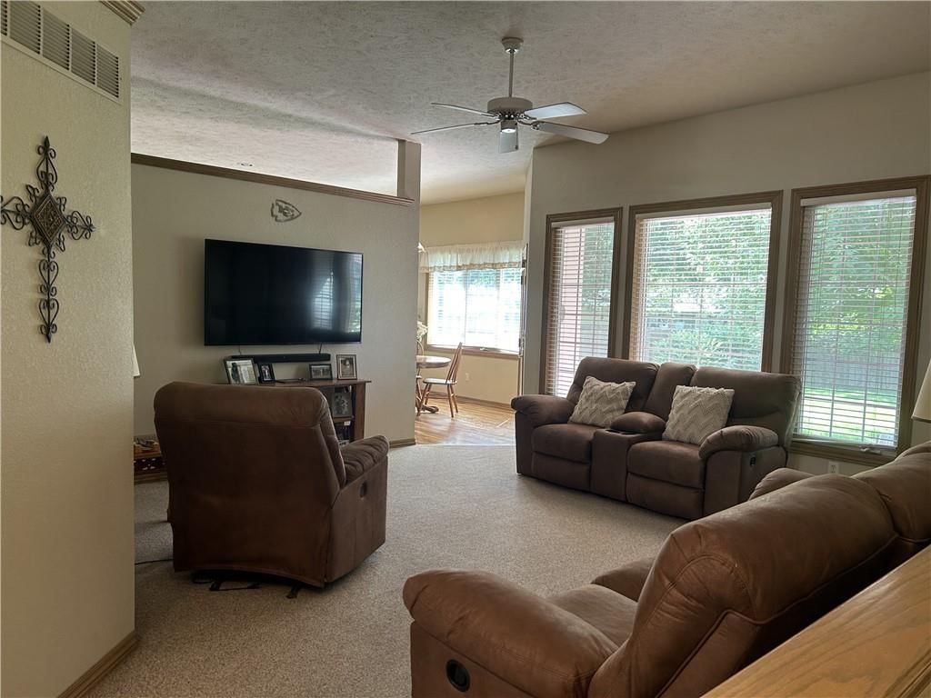 2445 Potters Court — photo 8