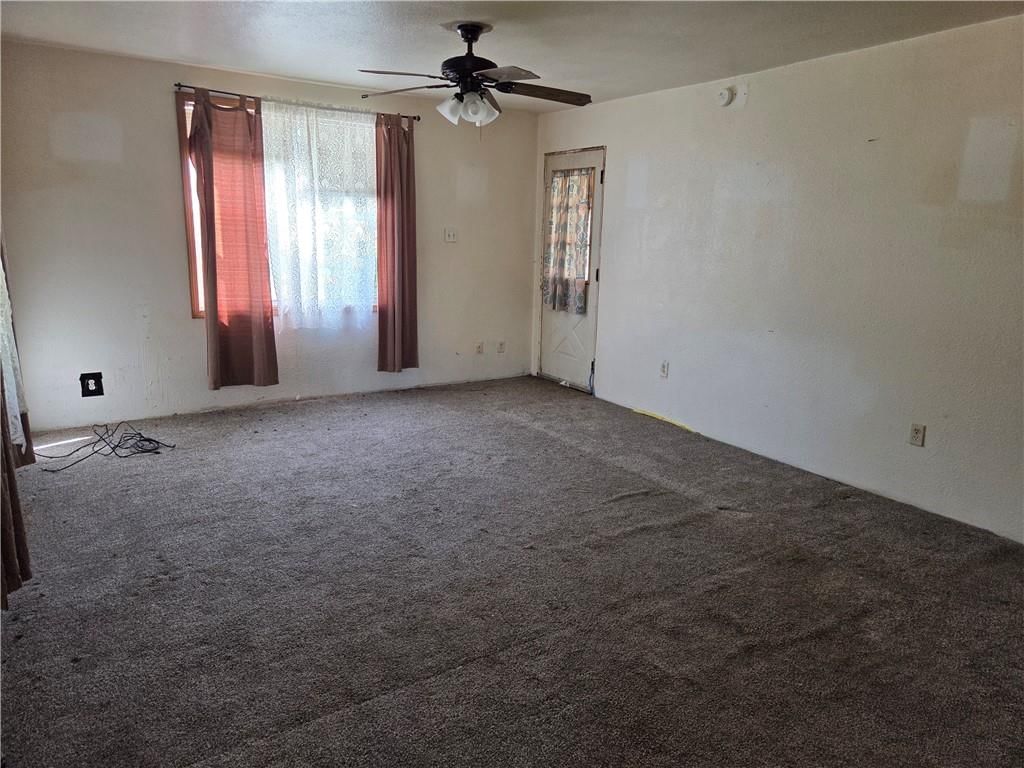 218 E 5th Street — photo 2