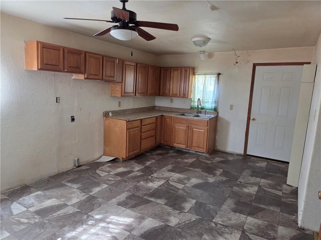 218 E 5th Street — photo 3