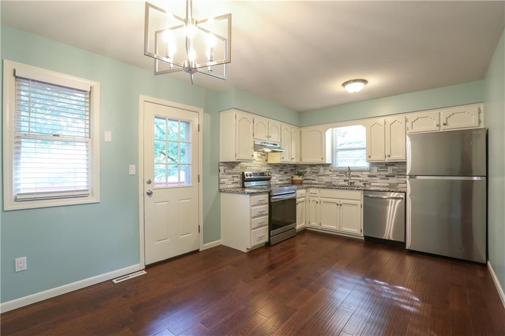 415 NE Corsicana Street — photo 8