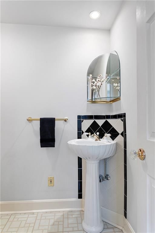 5907 McGee Street — photo 11