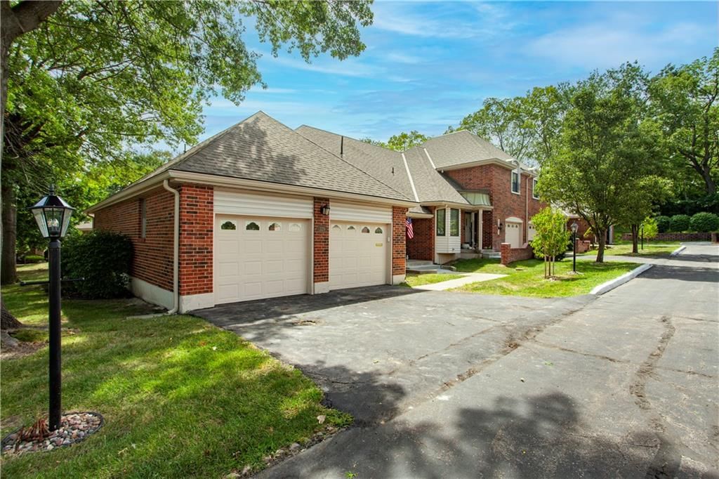 329 E PARTRIDGE Street — photo 3