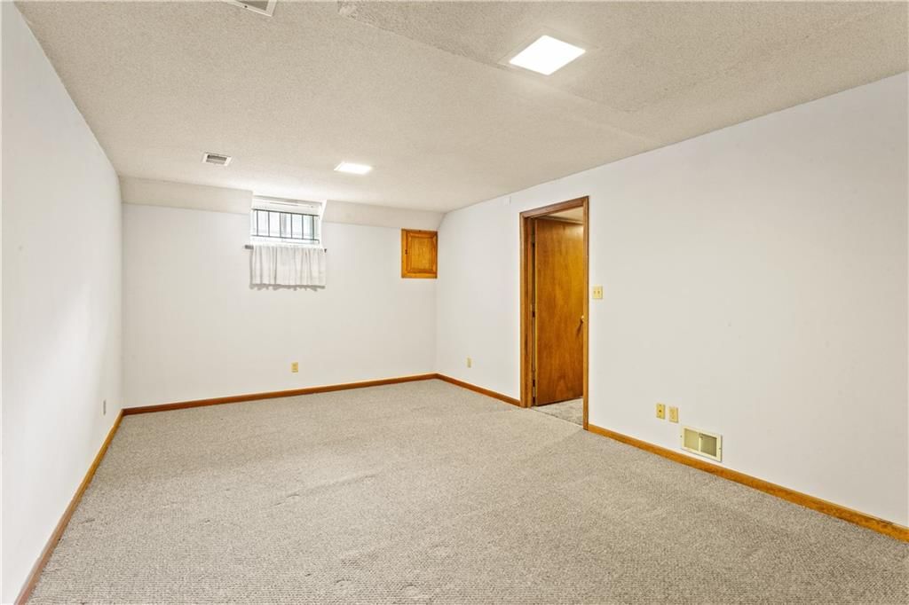 329 E PARTRIDGE Street — photo 35